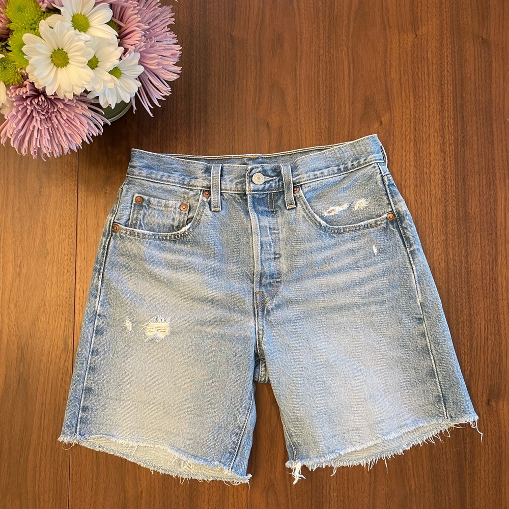 501® Mid Thigh Women's Shorts - W26 - Luxor Street Light Wash